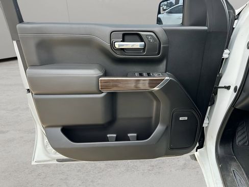 Used 2021 Chevrolet Silverado 1500 LT Trail Boss w/ Convenience Package II image 9