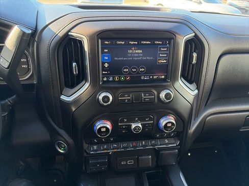 Used 2021 GMC Sierra 2500 AT4 w/ AT4 Preferred Package image 18