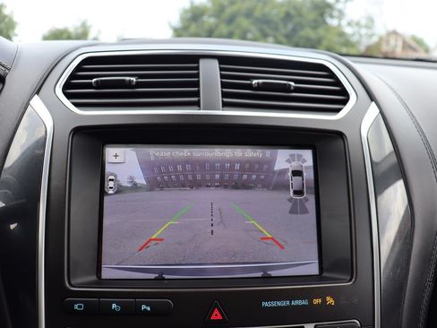 Used 2018 Ford Explorer Platinum AWD/4WD image 28