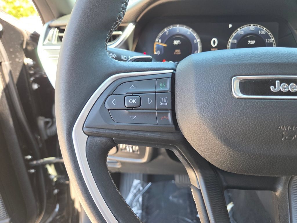 Used 2024 Jeep Grand Cherokee L Altitude AWD/4WD image 35