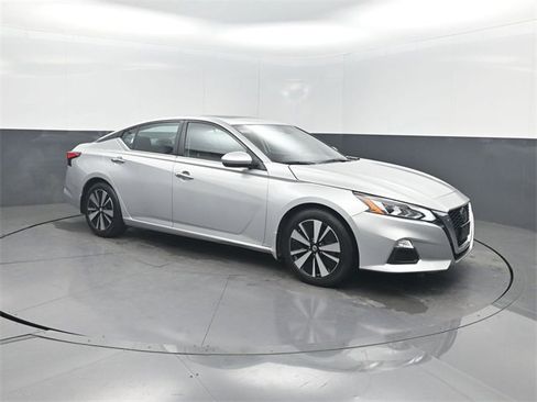 Used 2022 Nissan Altima 2.5 SV w/ SV Premium Package image 34