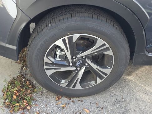 Used 2025 Subaru Crosstrek 2.0i Premium image 3