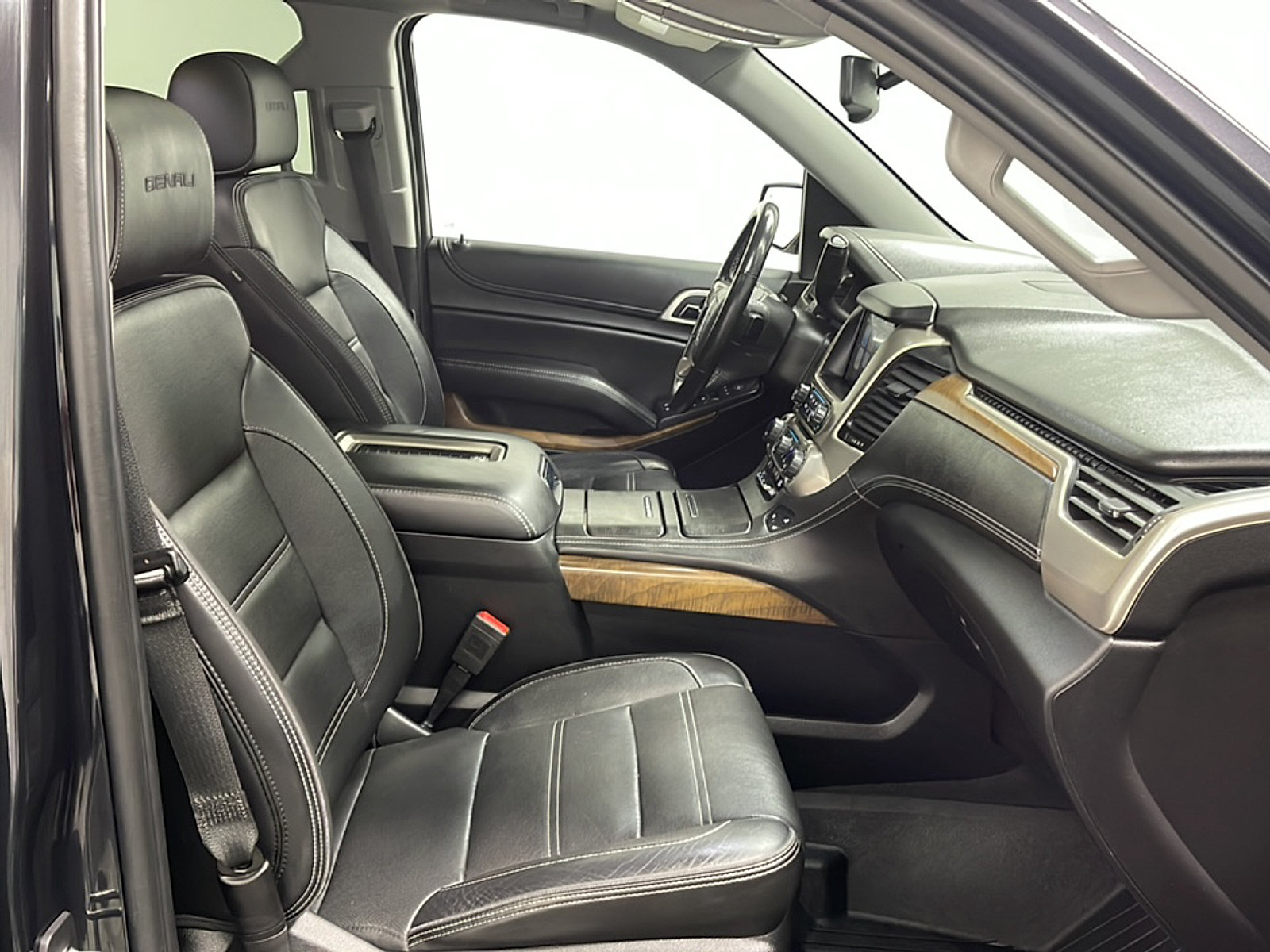 Used 2020 GMC Yukon Denali w/ Denali Premium Package AWD/4WD image 22