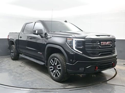 Used 2022 GMC Sierra 1500 AT4 w/ AT4 Preferred Package AWD/4WD image 2