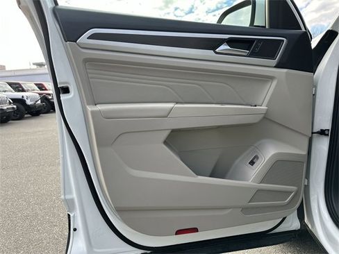 Used 2021 Volkswagen Atlas SE image 14