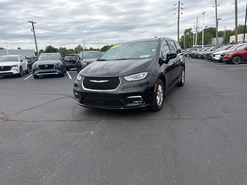 Used 2024 Chrysler Pacifica Touring-L FWD image 20