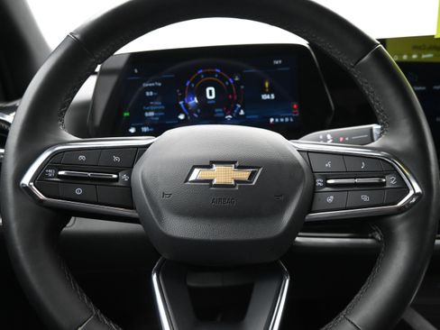 Used 2025 Chevrolet Equinox LT FWD image 12