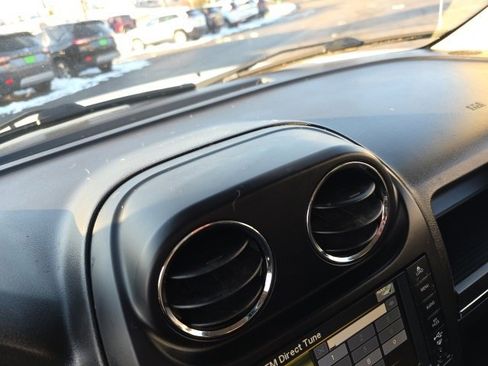 Used 2014 Jeep Patriot Limited image 18