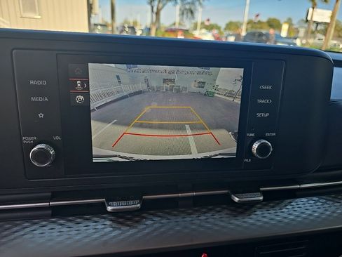 Used 2023 Kia Carnival LX image 19