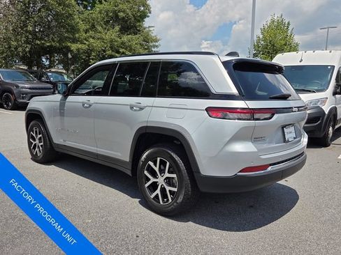 Used 2025 Jeep Grand Cherokee Limited RWD image 6