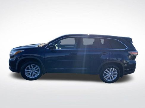 Used 2015 Toyota Highlander LE image 11