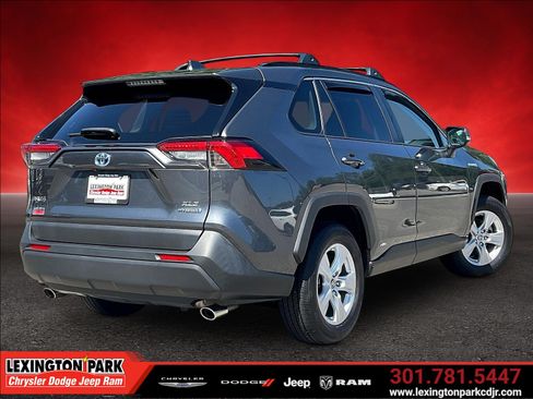 Used 2021 Toyota RAV4 XLE w/ Convenience Package AWD/4WD image 5