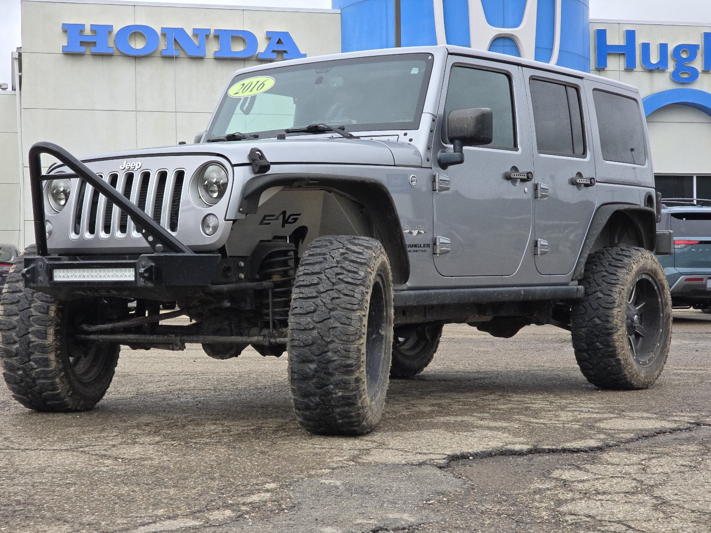 Used 2016 Jeep Wrangler Unlimited Sahara w/ Connectivity Group AWD/4WD image 13