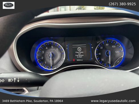 Used 2018 Chrysler Pacifica Touring Plus w/ Tire & Wheel Group FWD image 48