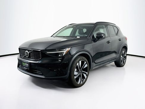 Used 2025 Volvo XC40 B5 Plus AWD/4WD image 3