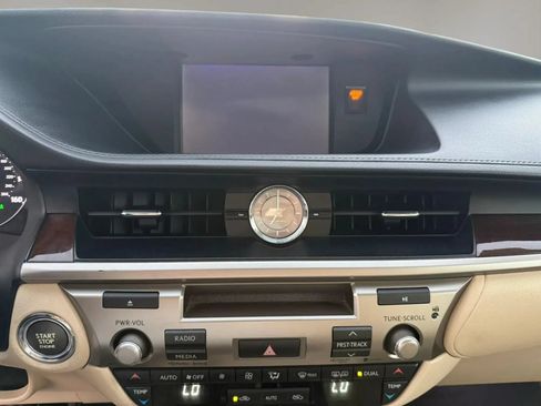 Used 2013 Lexus ES 350 w/ Luxury Pkg FWD image 18