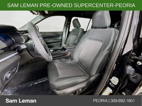 Used 2024 Jeep Grand Cherokee L Laredo RWD image 19