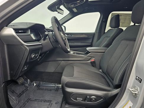New 2025 Jeep Grand Cherokee Laredo X w/ Luxury Tech Group I AWD/4WD image 11