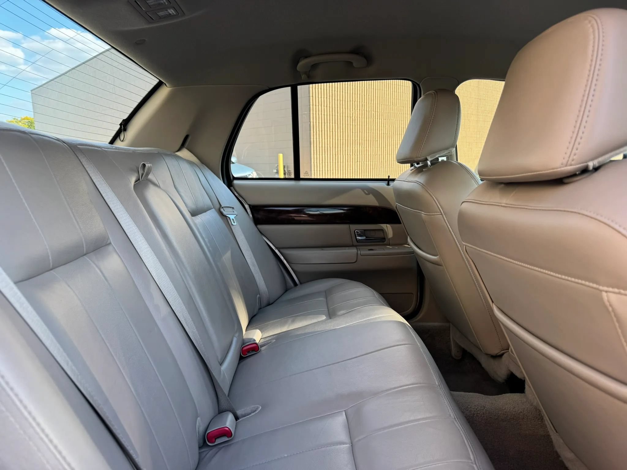 Used 2010 Mercury Grand Marquis LS RWD image 27