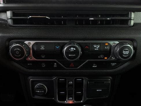 Used 2025 Jeep Wrangler Unlimited Sport AWD/4WD image 25