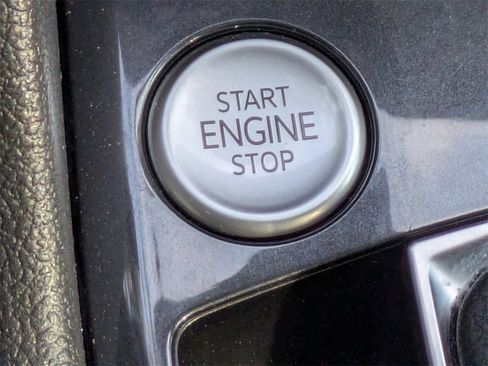 Used 2023 Volkswagen Tiguan SE R-Line image 33