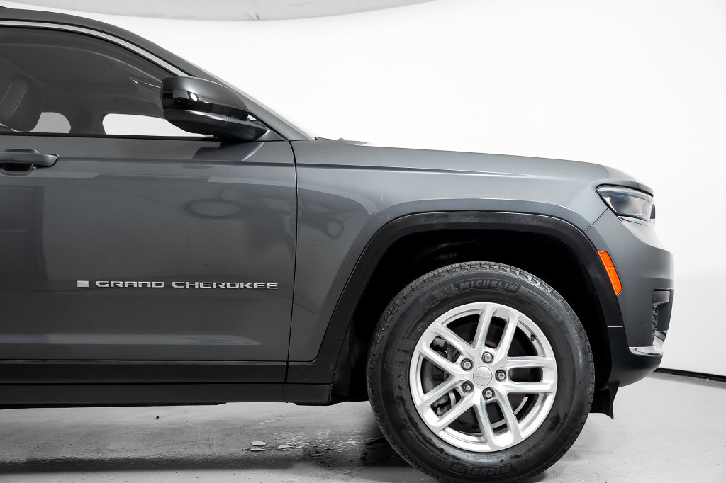 Used 2023 Jeep Grand Cherokee L Laredo w/ Luxury Tech Group I AWD/4WD image 4