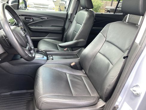 Used 2022 Honda Pilot Touring image 11