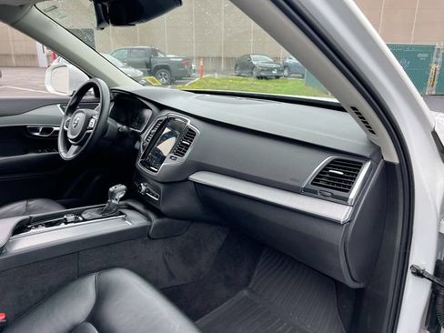 Used 2022 Volvo XC90 T5 Momentum w/ Climate Package AWD/4WD image 29