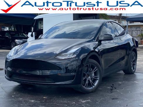 Used 2025 Tesla Model Y Long Range AWD/4WD image 1