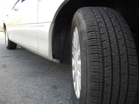 Used 2007 Lincoln Town Car Signature image 19