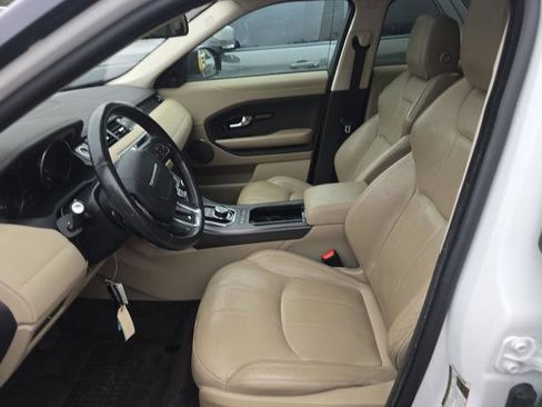 Used 2019 Land Rover Range Rover Evoque SE image 7