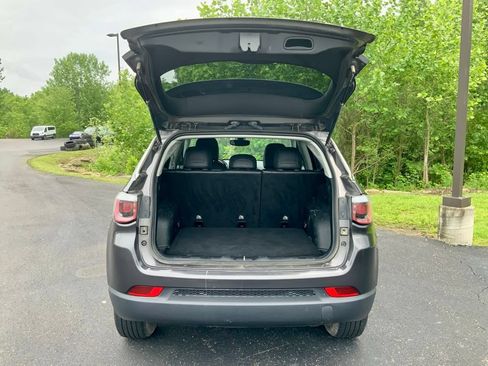 Used 2019 Jeep Compass Latitude w/ Popular Equipment Group AWD/4WD image 13