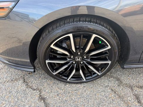 Used 2025 Honda Accord Touring image 9