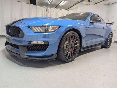 Used 2019 Ford Mustang Shelby GT350 w/ Technology Package RWD image 5