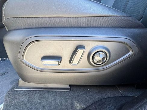 New 2025 Jeep Grand Cherokee Altitude AWD/4WD image 19