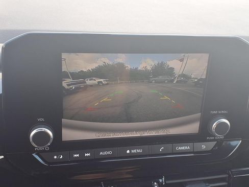 Used 2025 Nissan Pathfinder SV FWD image 4
