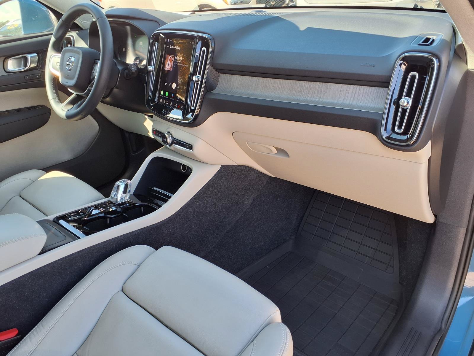 Certified 2023 Volvo XC40 B5 Ultimate w/ Protection Package Premier AWD/4WD image 10