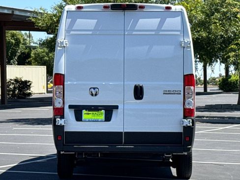 Used 2024 RAM ProMaster 2500 w/ Convenience Group FWD image 11
