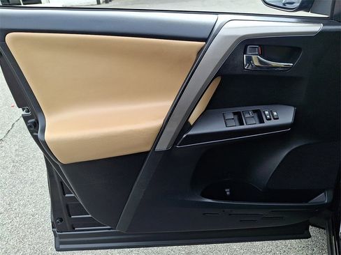 Used 2018 Toyota RAV4 XLE image 14