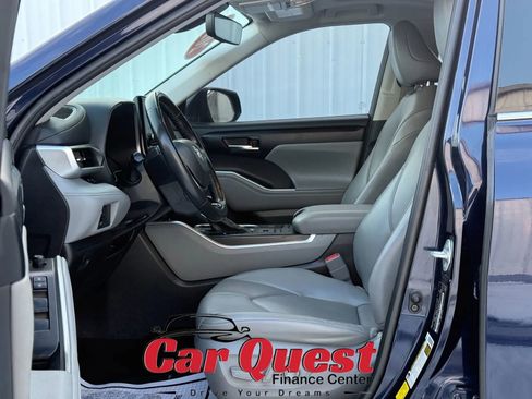 Used 2021 Toyota Highlander XLE image 9