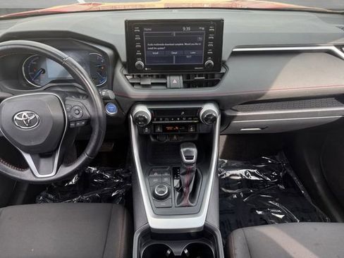 Used 2021 Toyota RAV4 SE w/ Weather & Moonroof Package AWD/4WD image 4