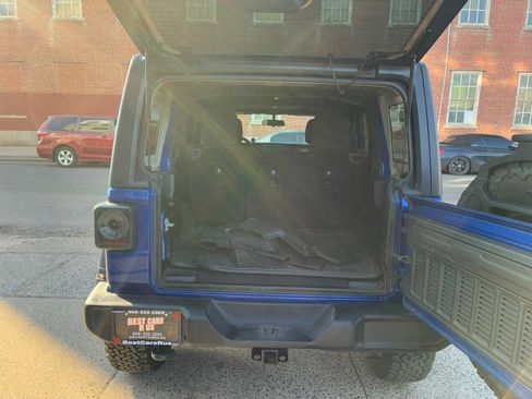 Used 2018 Jeep Wrangler Unlimited Sport S image 9