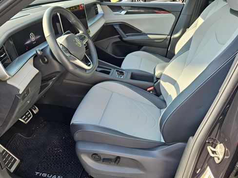 Certified 2026 Volkswagen Tiguan SE R-Line AWD/4WD image 12