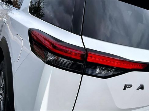 New 2026 Nissan Pathfinder SL image 14
