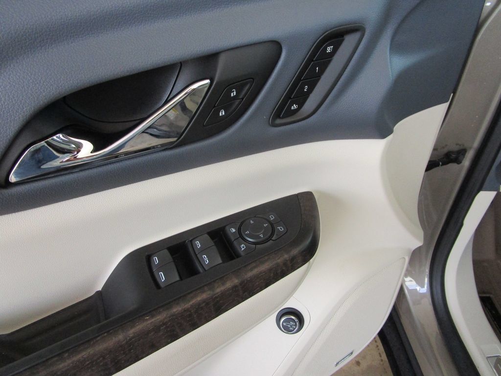 Used 2023 GMC Acadia Denali w/ Denali Ultimate Package FWD image 25