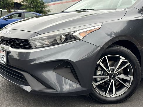 Used 2023 Kia Forte LXS FWD image 3