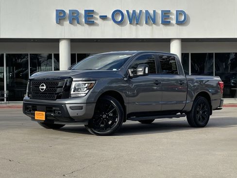 Used 2024 Nissan Titan SV w/ SV Convenience Package image 1