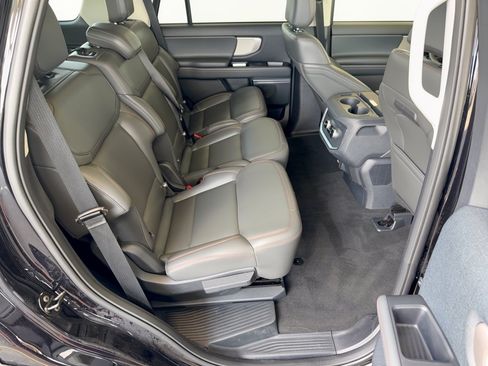 Used 2025 Ford Expedition Active AWD/4WD image 29