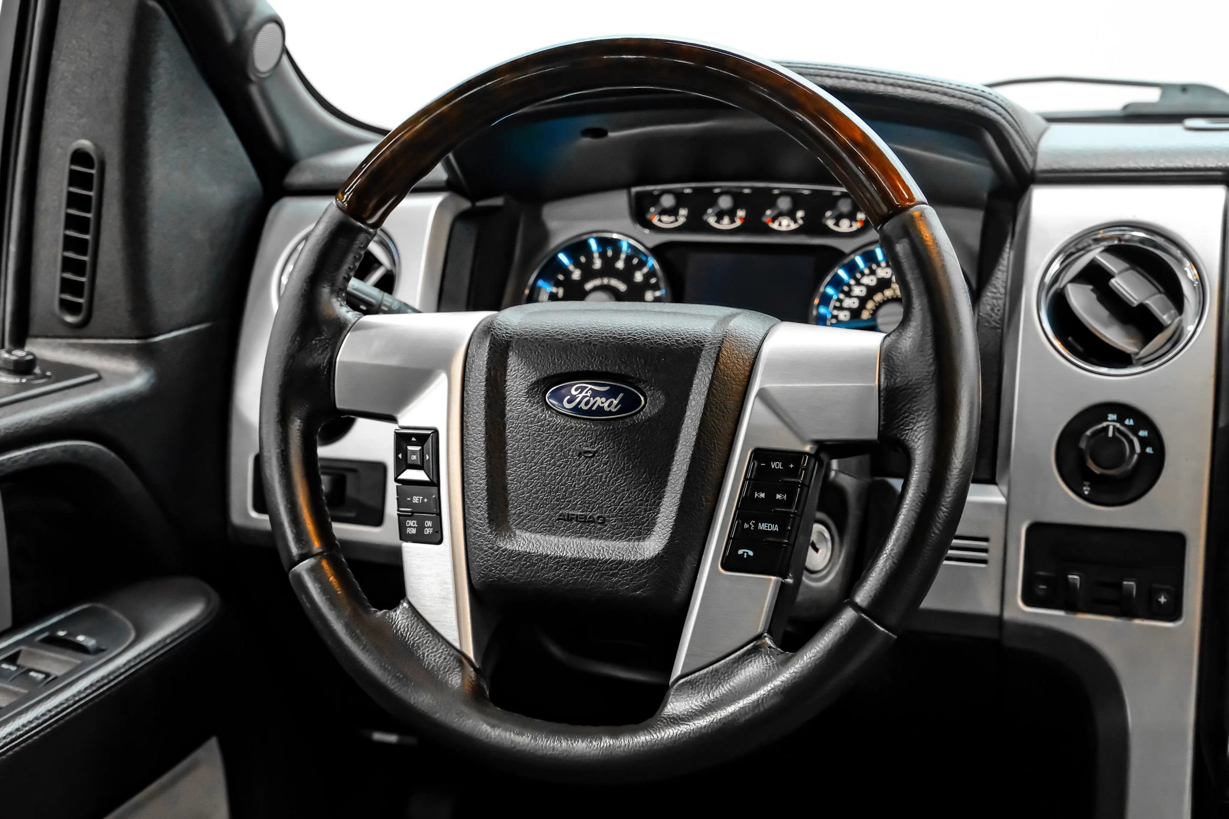 Used 2014 Ford F150 Platinum AWD/4WD image 16