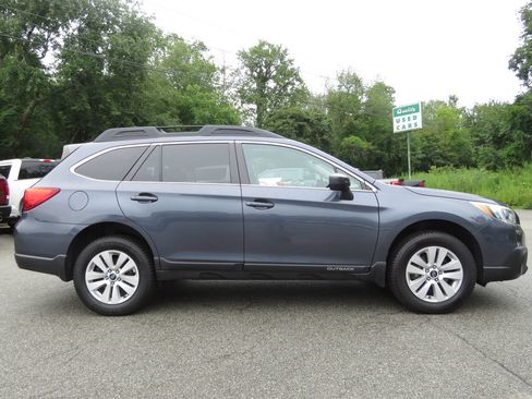 Used 2017 Subaru Outback 2.5i Premium AWD/4WD image 4